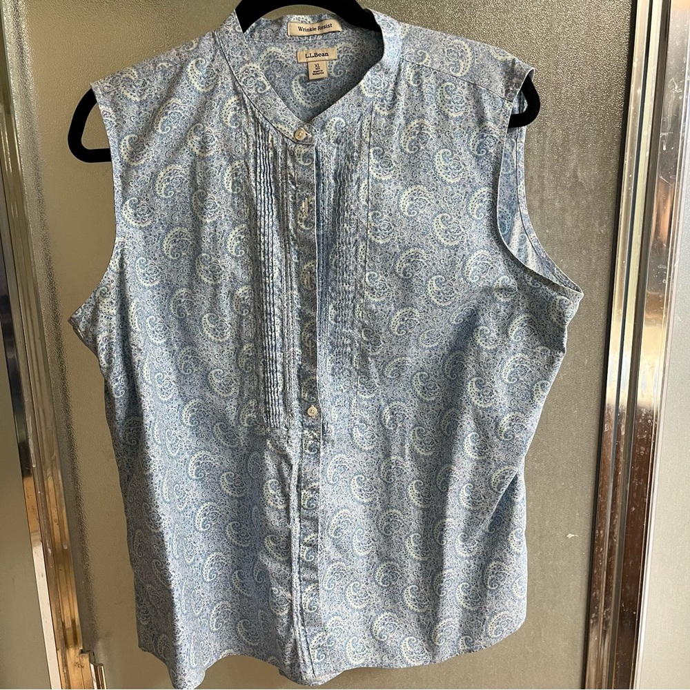 LL Bean sleeveless/collarless no iron blouse